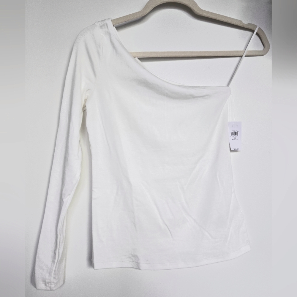 NWT one-sleeve GAP T-shirt